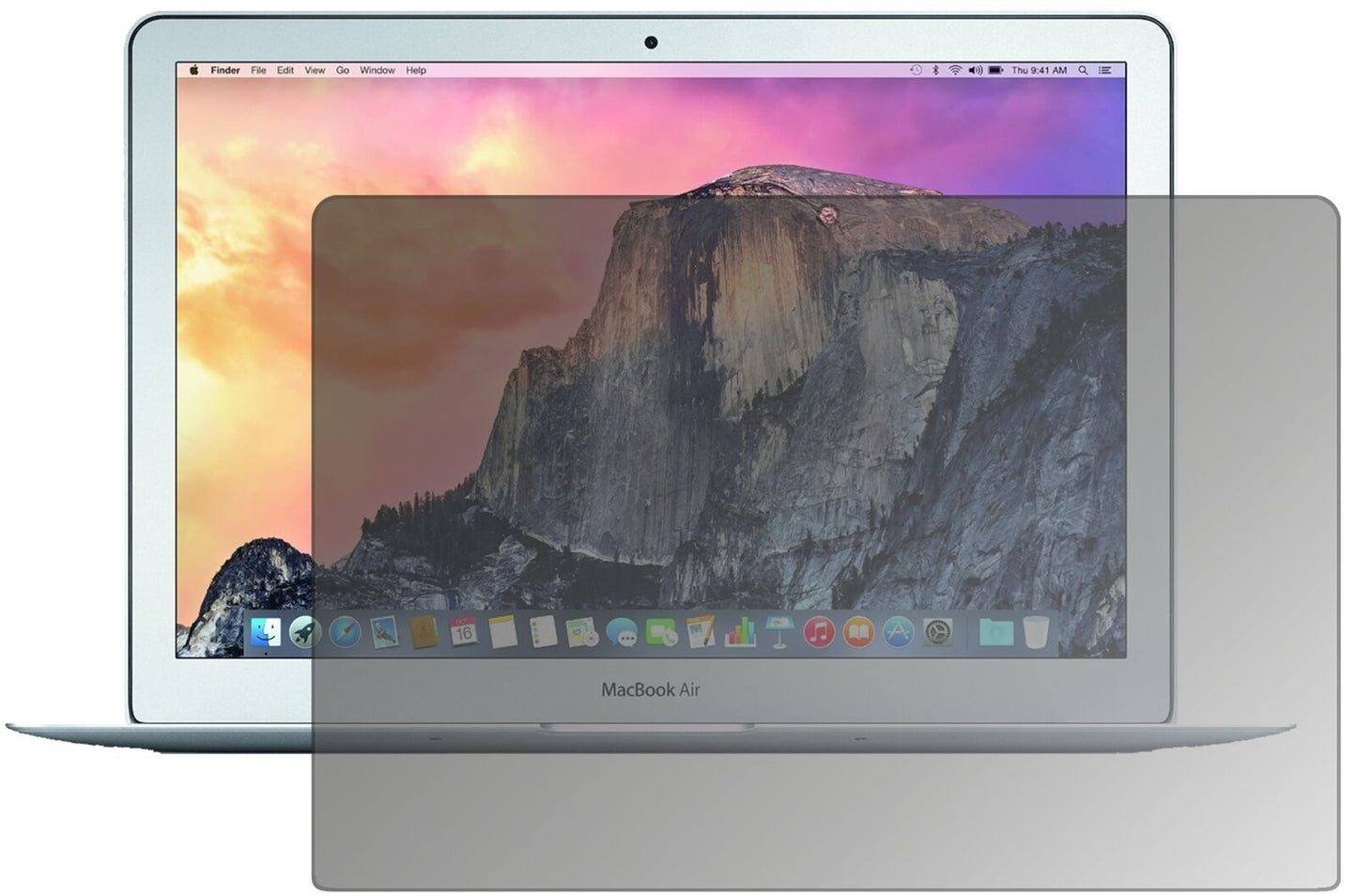 AppleMacBook Air 13 Zoll 2015 mit aufgebrachtem dipos Displayschutz, der seitliche Einblicke blockiert