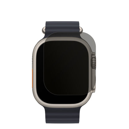 AppleWatch Ultra mit aufgebrachtem dipos Displayschutz, der seitliche Einblicke blockiert