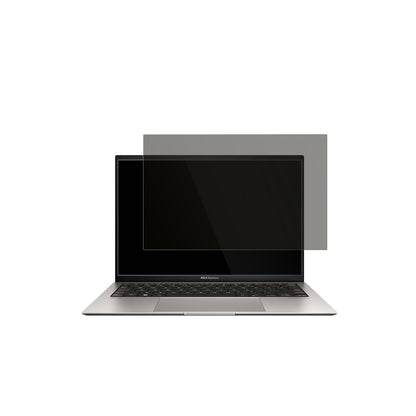 AsusZenBook S 13 OLED UM5302L mit aufgebrachtem dipos Displayschutz, der seitliche Einblicke blockiert