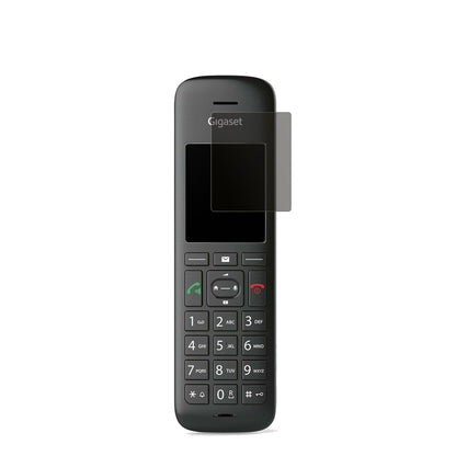 GigasetCE 575 HX mit aufgebrachtem dipos Displayschutz, der seitliche Einblicke blockiert