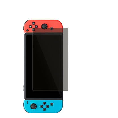 NintendoSwitch OLED mit aufgebrachtem dipos Displayschutz, der seitliche Einblicke blockiert