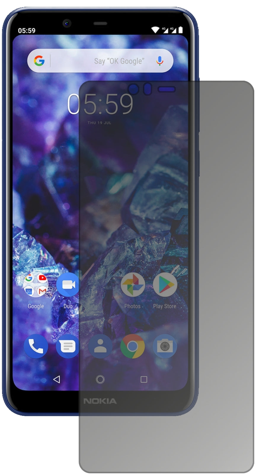 Nokia5.1 Plus mit aufgebrachtem dipos Displayschutz, der seitliche Einblicke blockiert