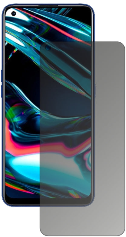 OppoRealme 7 Pro mit aufgebrachtem dipos Displayschutz, der seitliche Einblicke blockiert
