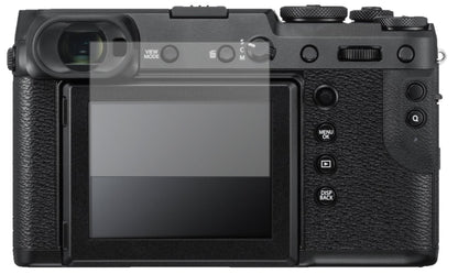 FujifilmGFX 50R mit aufgebrachter dipos Displayschutzfolie, die lästige Fingerabdrücke minimiert
