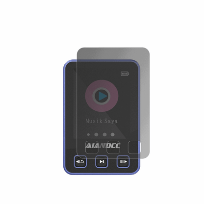 AiandccM8 MP3-Player mit aufgebrachtem dipos Displayschutz, der seitliche Einblicke blockiert