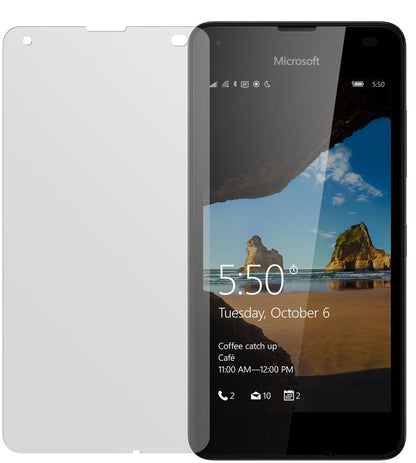 Lumia 550Microsoft mit aufgebrachter dipos Displayschutzfolie, die lästige Fingerabdrücke minimiert