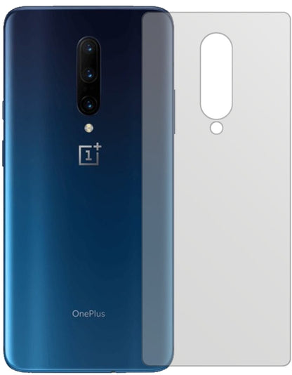 OnePlus7 Pro Rückseite mit aufgebrachter dipos Displayschutzfolie, die lästige Fingerabdrücke minimiert