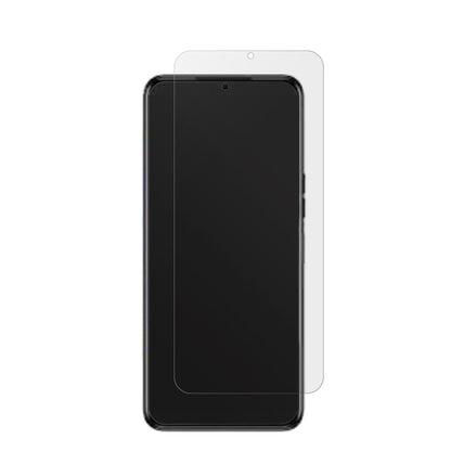 TecnoSpark 9T mit aufgebrachter dipos Displayschutzfolie, die lästige Fingerabdrücke minimiert