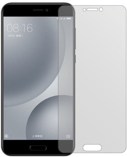 XiaomiMi 5c mit aufgebrachter dipos Displayschutzfolie, die lästige Fingerabdrücke minimiert