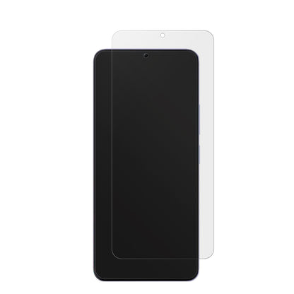 XiaomiPoco M6 mit aufgebrachter dipos Displayschutzfolie, die lästige Fingerabdrücke minimiert