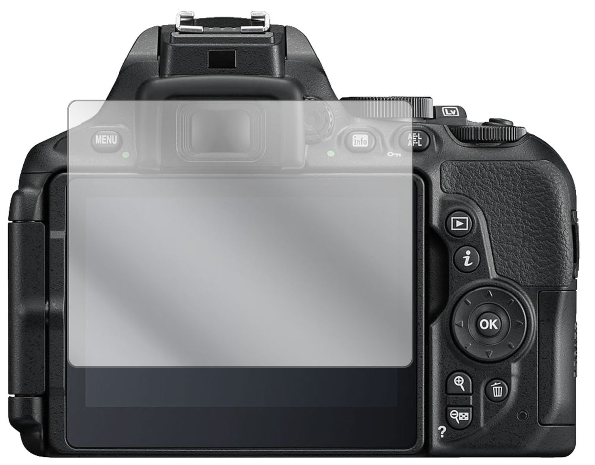 NikonD 5600 mit aufgebrachter dipos Displayschutzfolie, glasklare Darstellung ohne Einschränkungen