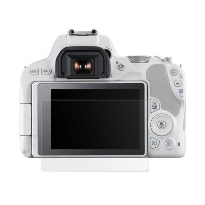 Canon200D mit aufgebrachter dipos Displayschutzfolie, die lästige Fingerabdrücke minimiert