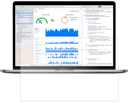 AppleMacBook Pro 15 Zoll (2019) mit aufgebrachter dipos Panzerfolie, die lästige Fingerabdrücke minimiert