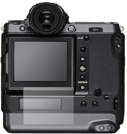 FujifilmGFX100 mit aufgebrachter dipos Panzerfolie, die lästige Fingerabdrücke minimiert