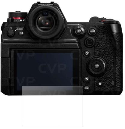 PanasonicLumix DC-S1H mit aufgebrachter dipos Panzerfolie, die lästige Fingerabdrücke minimiert