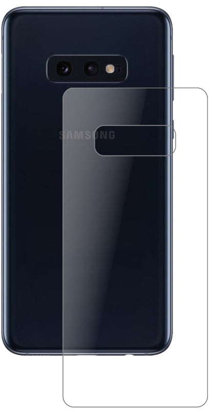 SamsungGalaxy S10e Rückseite mit aufgebrachter dipos Panzerfolie, die lästige Fingerabdrücke minimiert