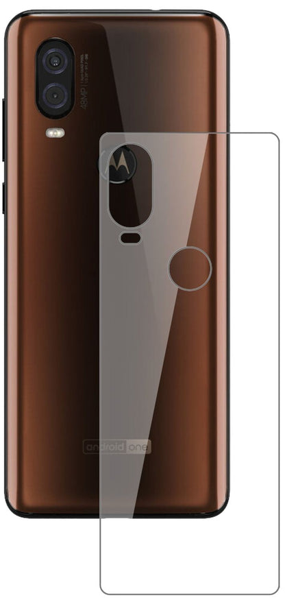 MotorolaP50 Rückseite mit aufgebrachter dipos Flex Schutzfolie, glasklare Darstellung ohne Einschränkungen