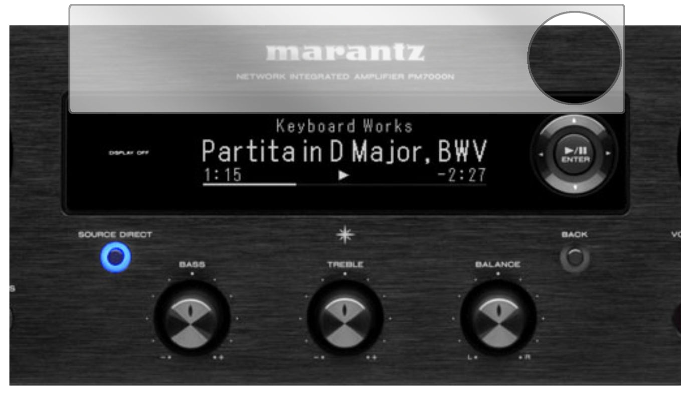 MarantzPM7000N mit aufgebrachter dipos Displayschutzfolie, glasklare Darstellung ohne Einschränkungen