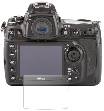 NikonD700 mit aufgebrachter dipos Panzerfolie, die lästige Fingerabdrücke minimiert