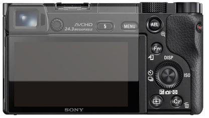 SonyAlpha 6100 mit aufgebrachter dipos Displayschutzfolie, die lästige Fingerabdrücke minimiert