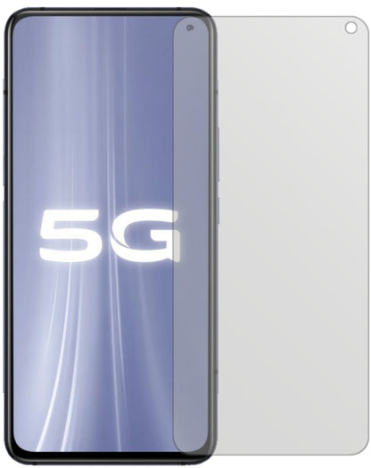 VivoiQOO 3 5G mit aufgebrachter dipos Displayschutzfolie, die lästige Fingerabdrücke minimiert