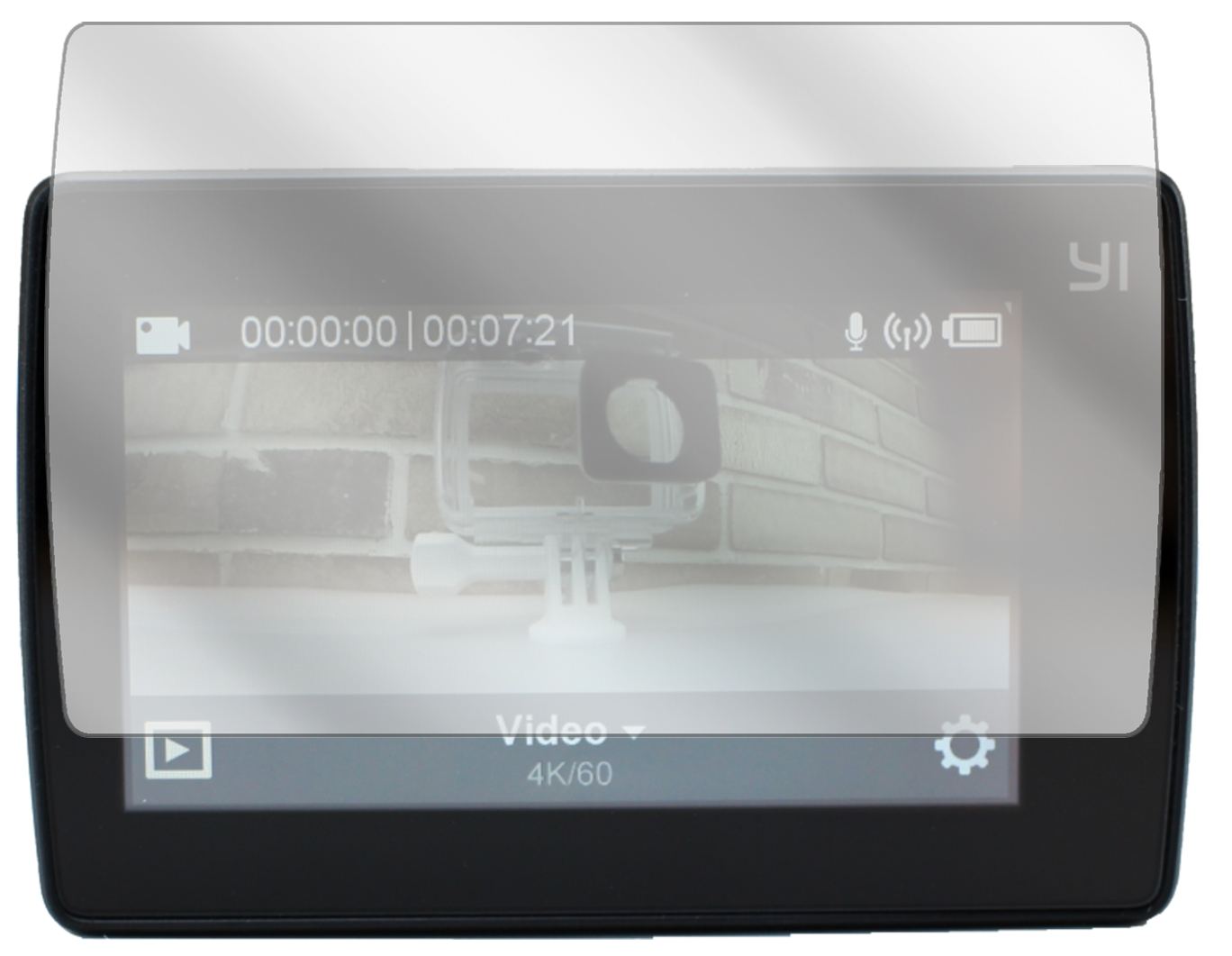 YI4K Plus mit aufgebrachter dipos Displayschutzfolie, glasklare Darstellung ohne Einschränkungen